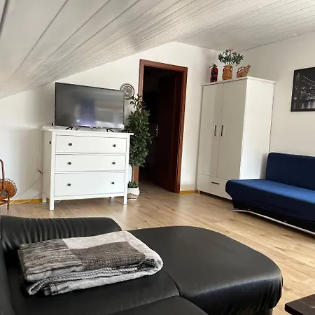 Apartment Rustikale Mit Garten